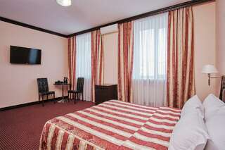 Гостиница Сибирь Барнаул Номер улучшенный с 1 двуспальной кроватью-2